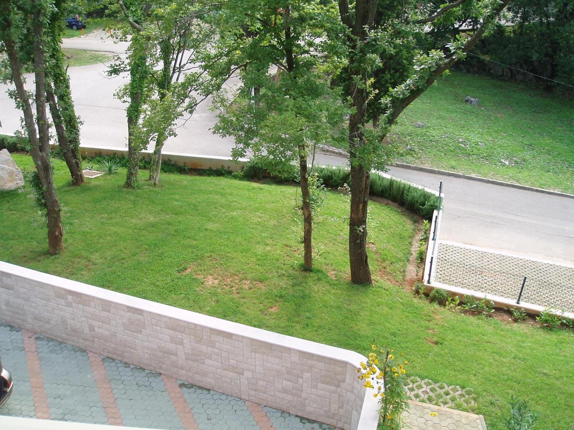 Apartments Viktorija Omisalj Luaran gambar