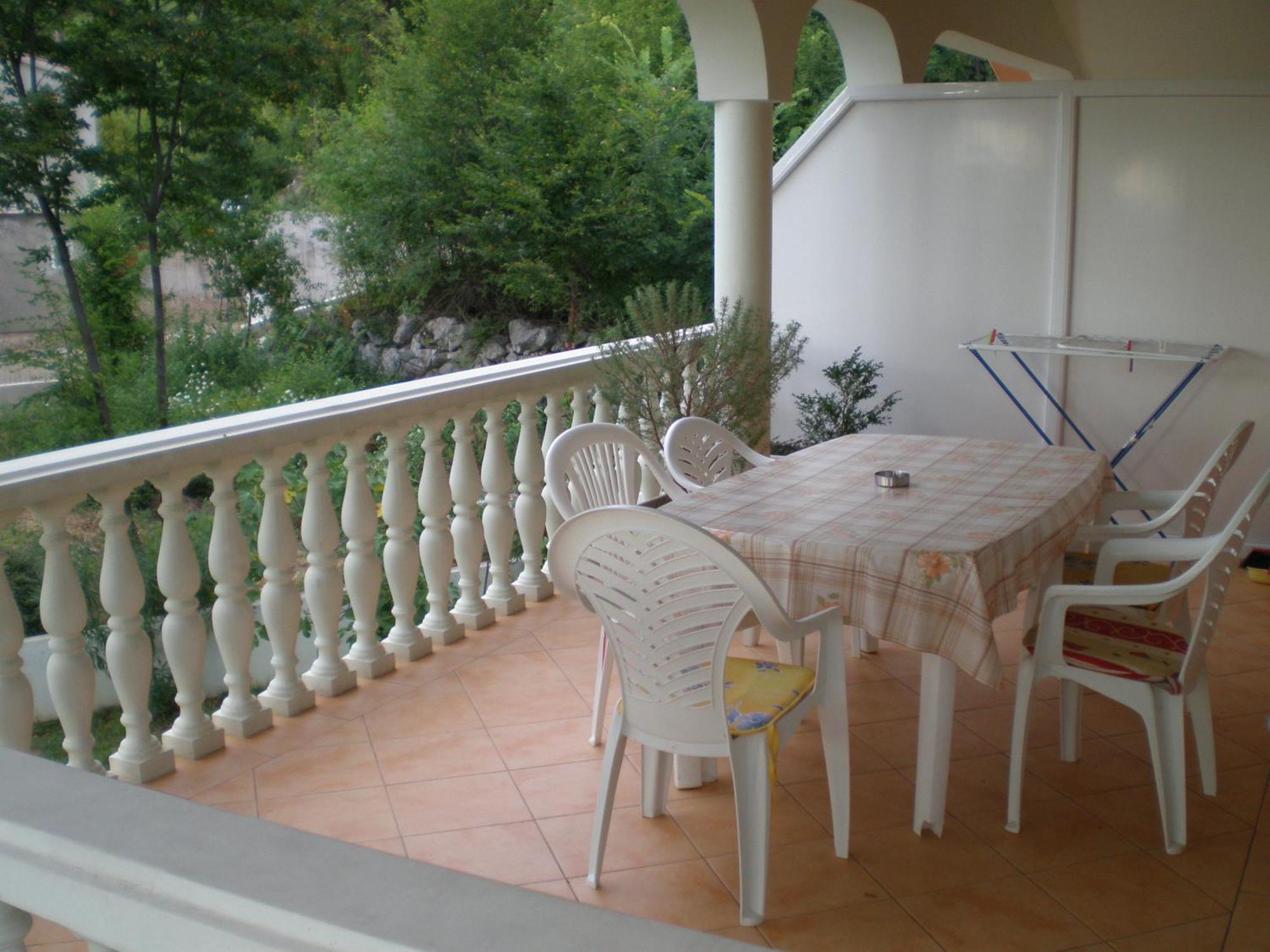 Apartments Viktorija Omisalj Luaran gambar