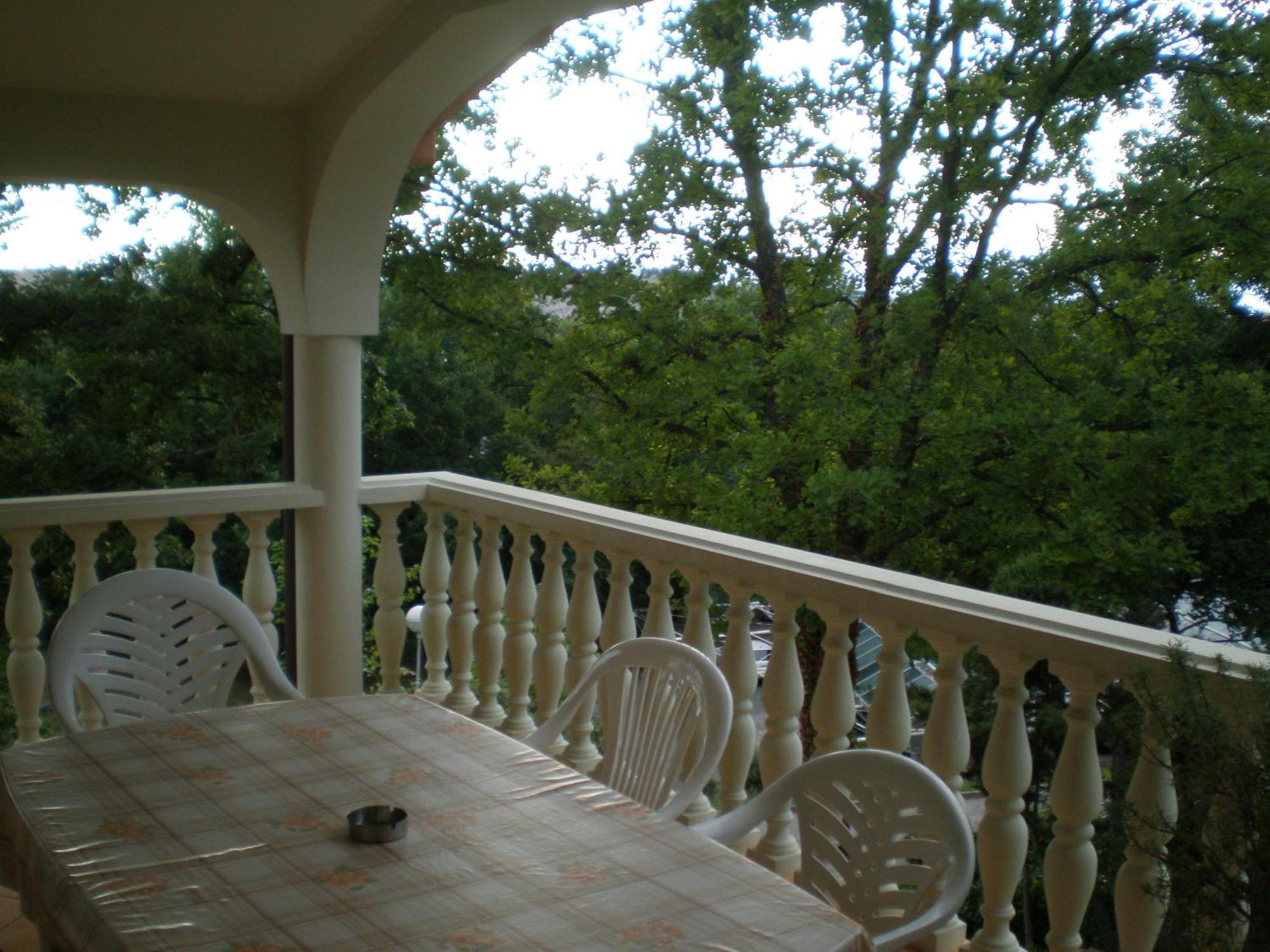 Apartments Viktorija Omisalj Luaran gambar
