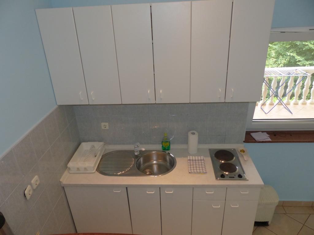 Apartments Viktorija Omisalj Luaran gambar